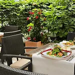 Novotel West Hotel 4*