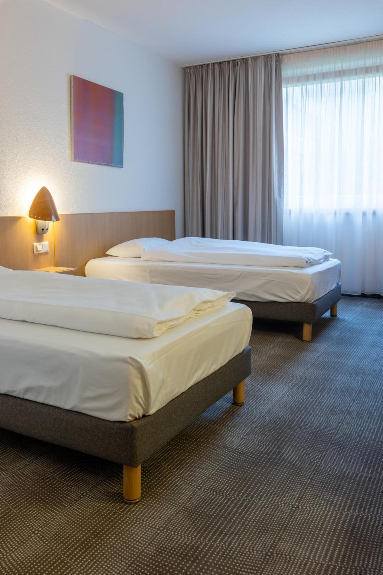 Novotel West Hotel 4*