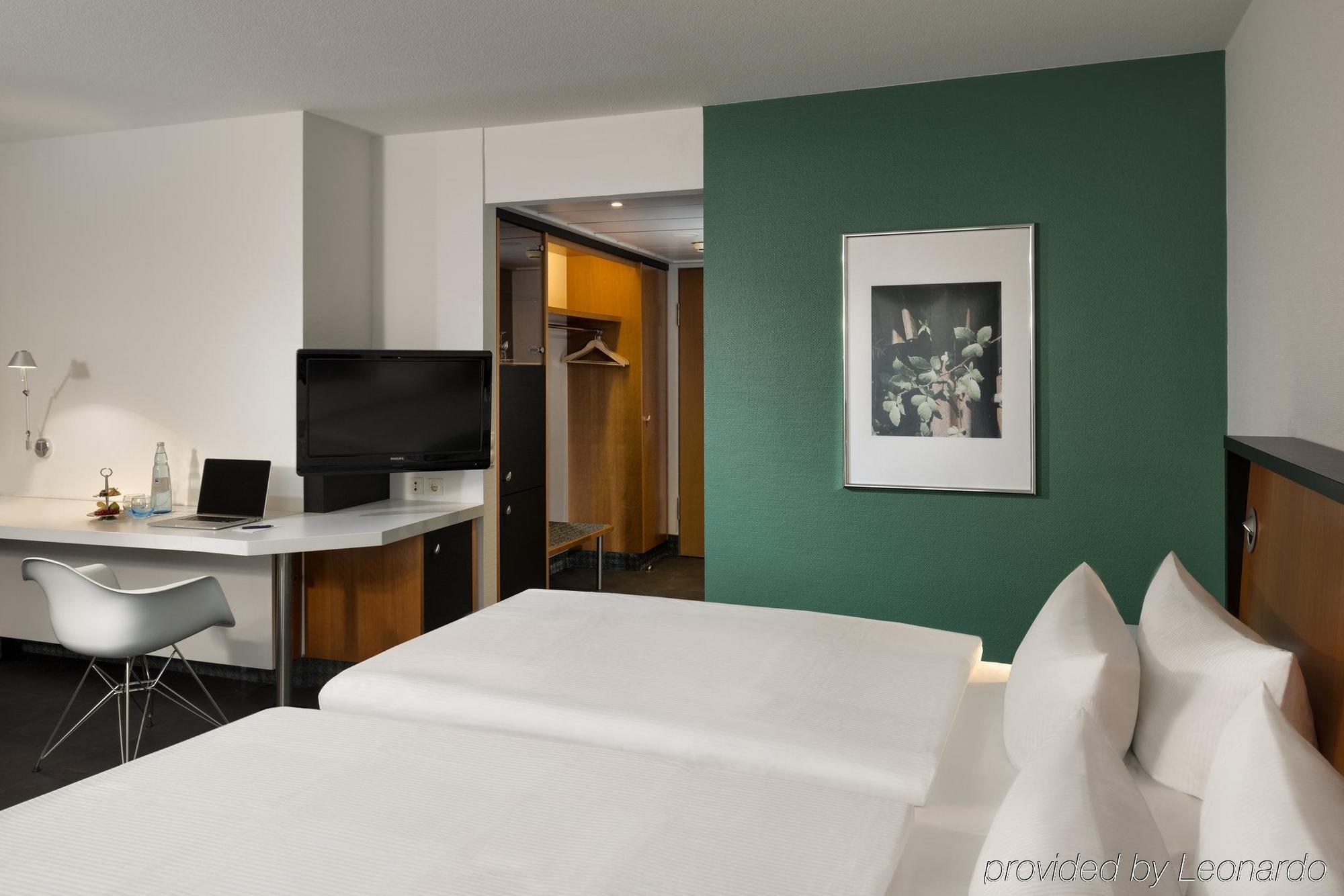 Hotel Novotel West 4*